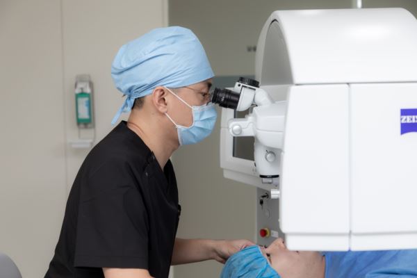 ophthalmic diagnostic equipment IOL master