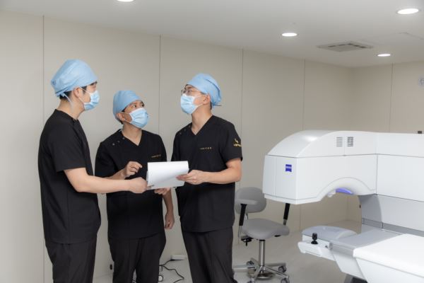 eye clinic examination equipment OCT diagnosis
