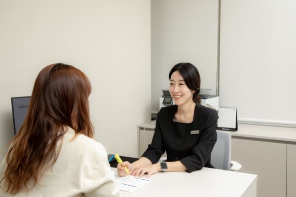 ophthalmologist slit lamp examination presbyopia consultation