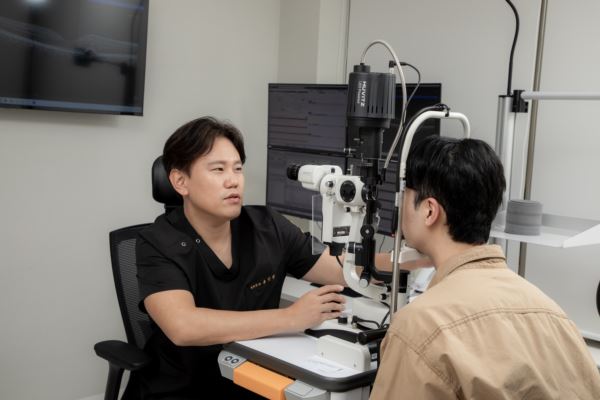 retina specialist fundus fluorescein angiography clinic