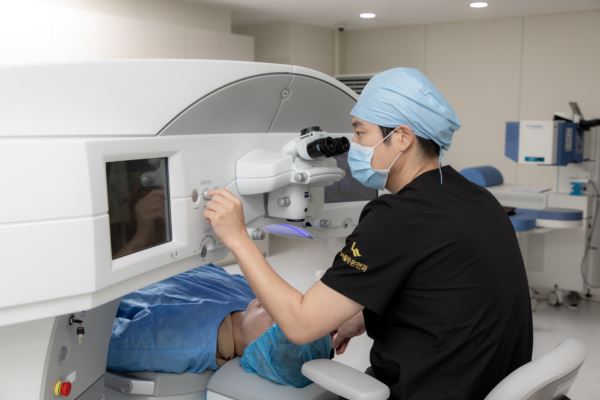 SMILE lenticule extraction corneal biomechanics