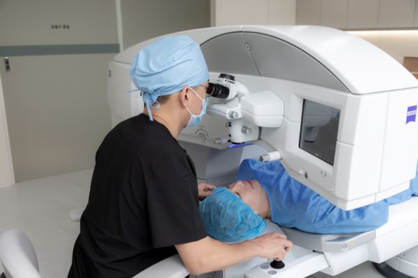 ophthalmology clinic specialist equipment